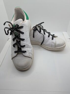 Kids Adidas Stan Smith Sneakers. Size 11 youth/toddler